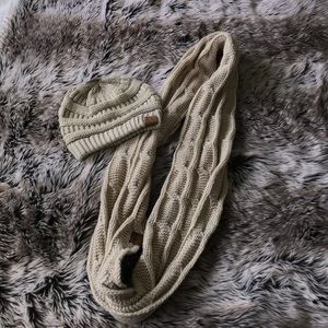 CC HAT AND SCARF SET